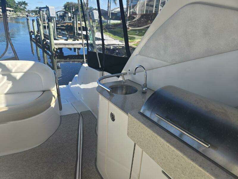 2010 Sea Ray 330 Sundancer