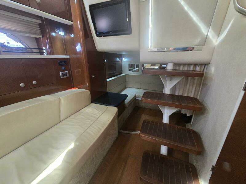 2010 Sea Ray 330 Sundancer