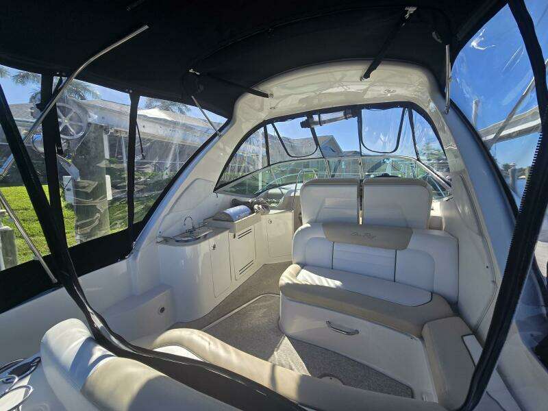 2010 Sea Ray 330 Sundancer