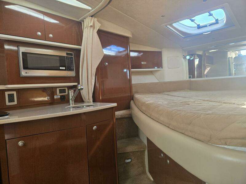 2010 Sea Ray 330 Sundancer