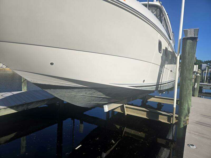 2010 Sea Ray 330 Sundancer