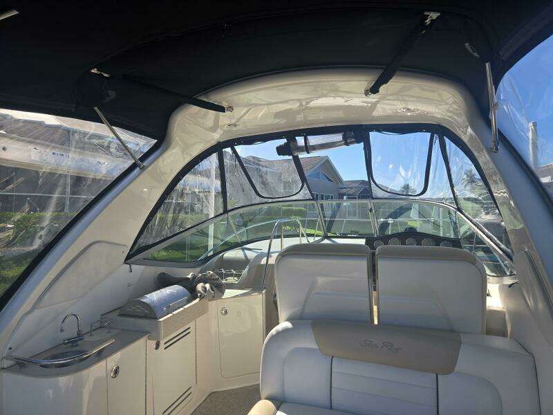 2010 Sea Ray 330 Sundancer