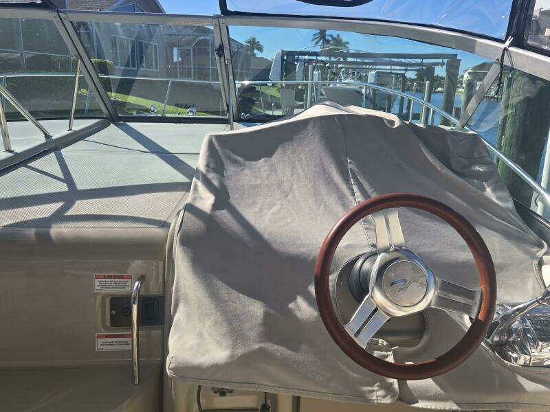 2010 Sea Ray 330 Sundancer
