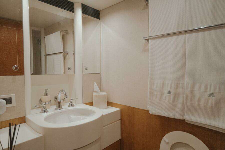 1996 87 Oceanfast Enclosed Bridge Sportfish - Aussie Rules