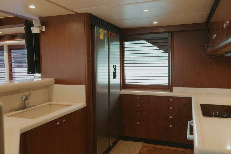 1996 87 Oceanfast Enclosed Bridge Sportfish - Aussie Rules