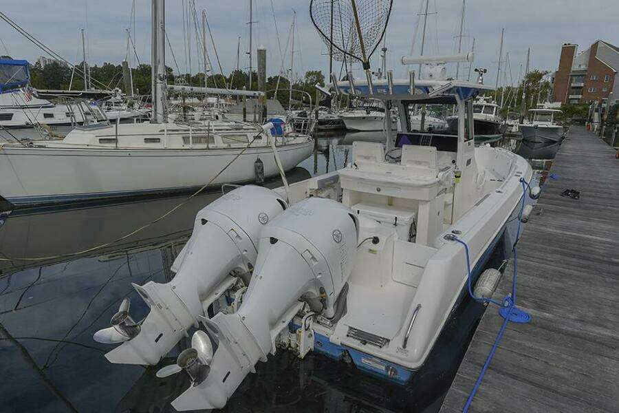 2015 Everglades 295 Center Console