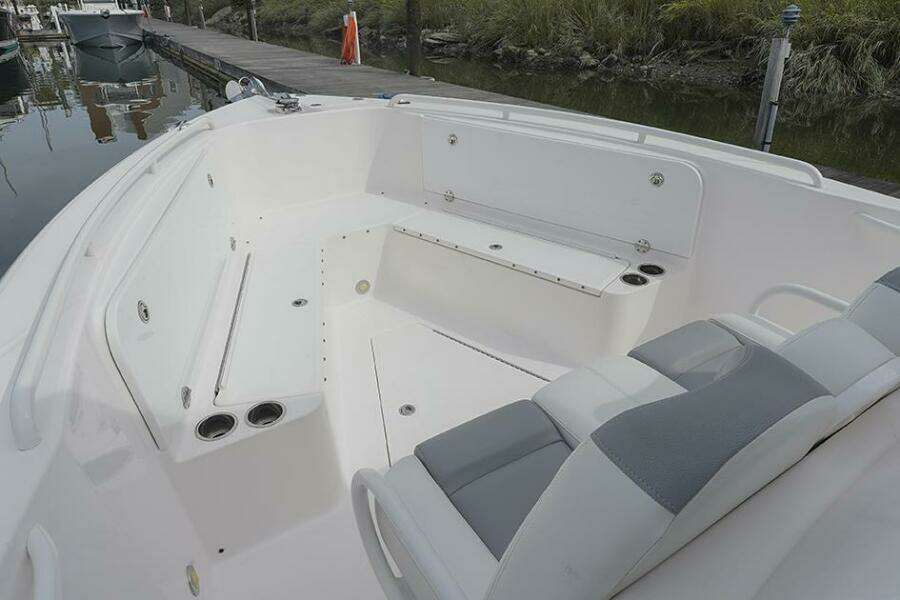 2015 Everglades 295 Center Console