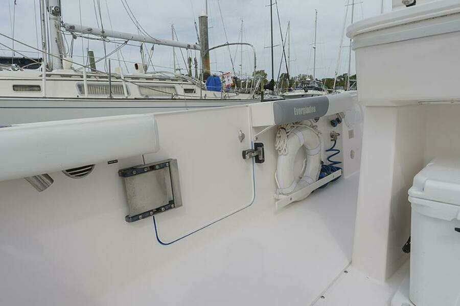 2015 Everglades 295 Center Console
