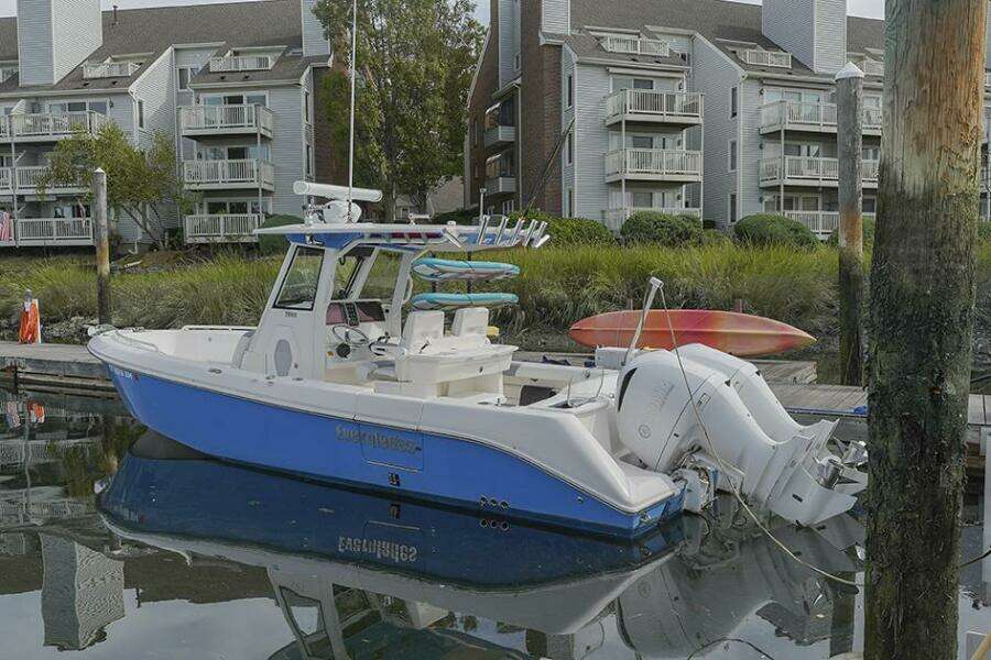 2015 Everglades 295 Center Console