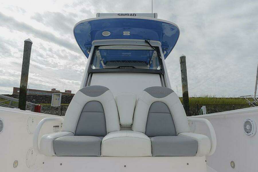 2015 Everglades 295 Center Console