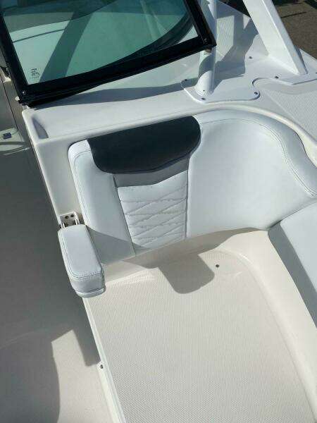 2021 Robalo R317 Dual Console