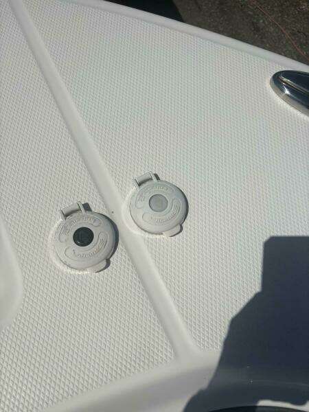 2021 Robalo R317 Dual Console