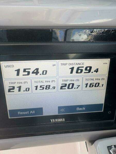 2021 Robalo R317 Dual Console