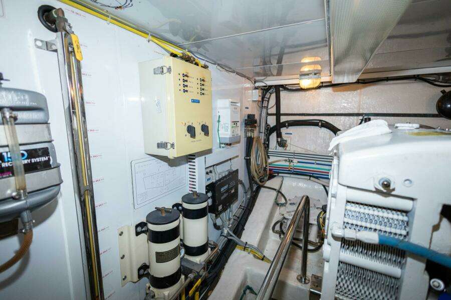 2005 Ocean Alexander Raised Pilothouse Flybridge Sedan