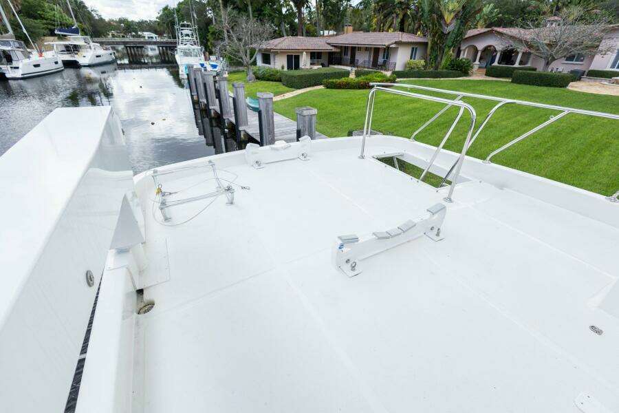 2005 Ocean Alexander Raised Pilothouse Flybridge Sedan