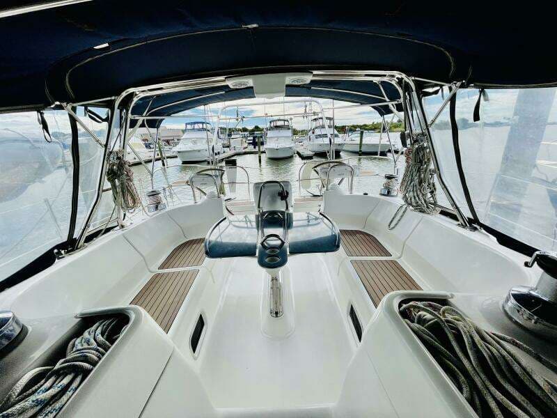 2007 Hunter 49