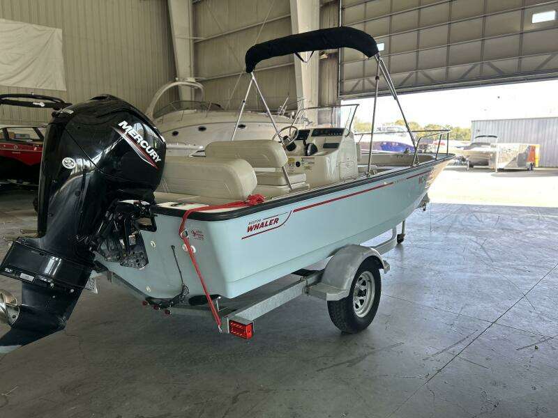 2020 Boston Whaler 