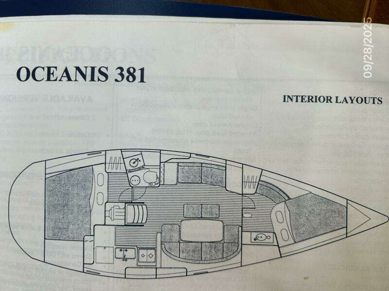 38' Beneteau layout
