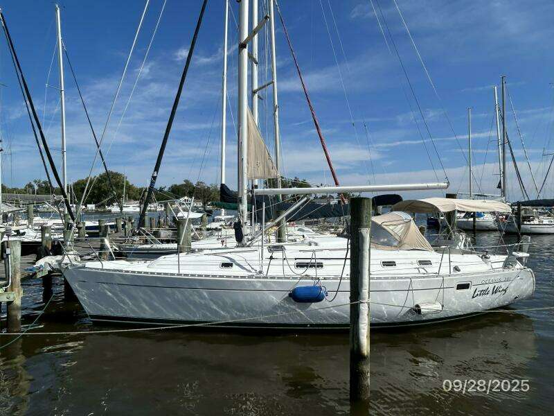 38' Beneteau port profile