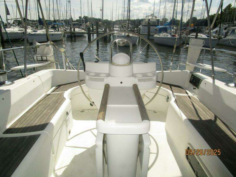 38' Beneteau cockpit aft