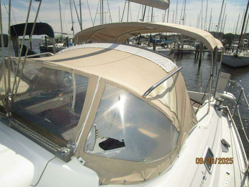 38' Beneteau dodger-bimini1