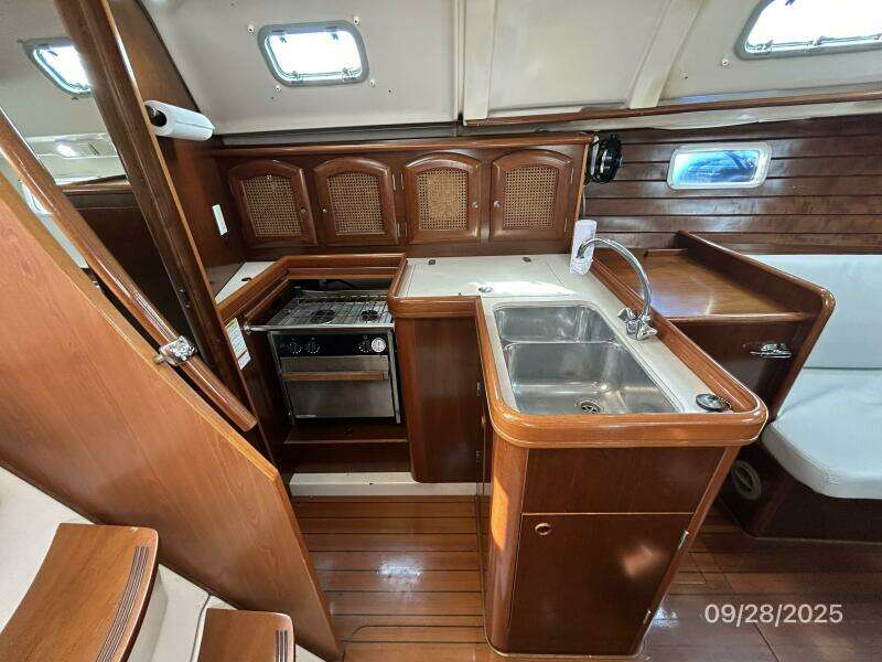 38' Beneteau galley2