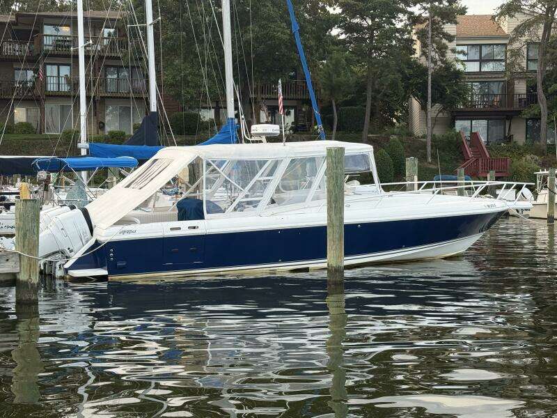 2000 Intrepid 356 Cuddy