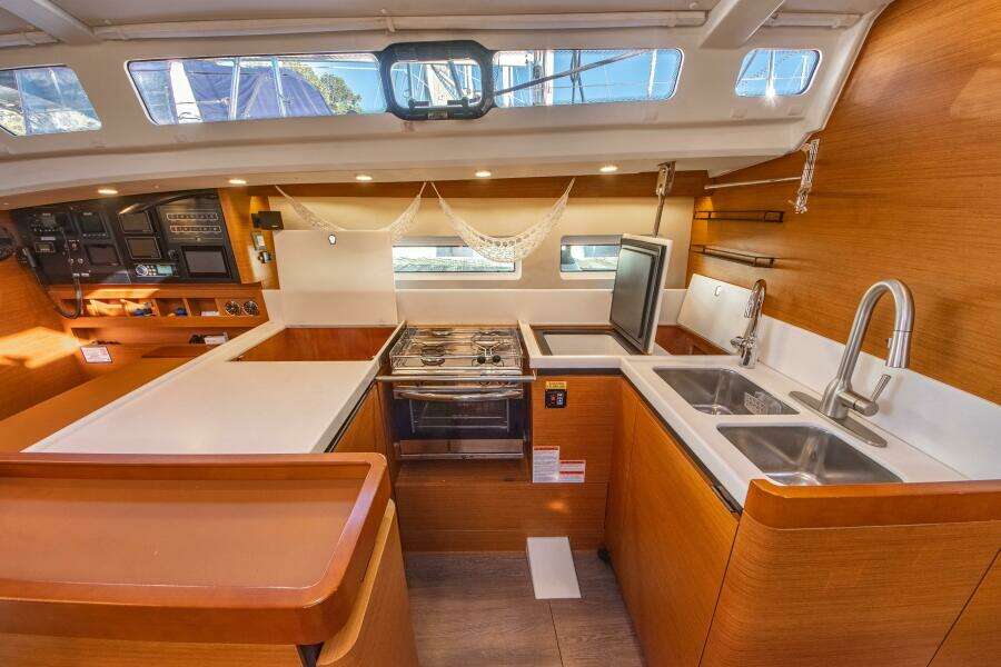 2022 Jeanneau Sun Odyssey 440