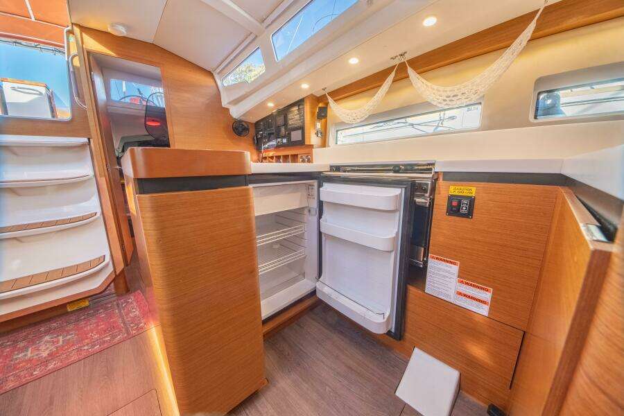 2022 Jeanneau Sun Odyssey 440