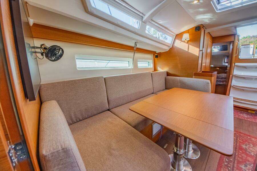 2022 Jeanneau Sun Odyssey 440