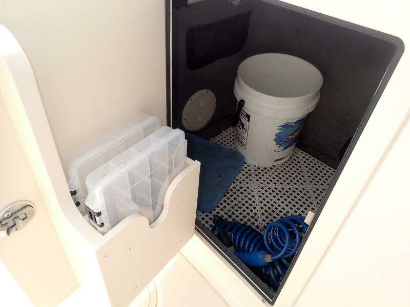 2021 Grady-White 275