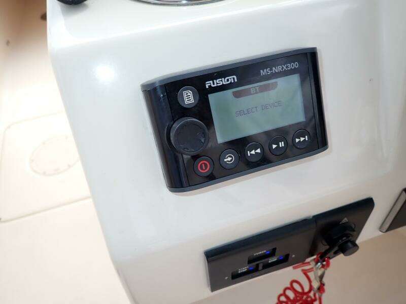 2021 Grady-White 275