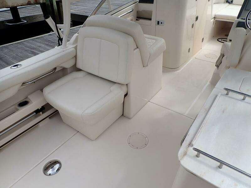 2021 Grady-White 275