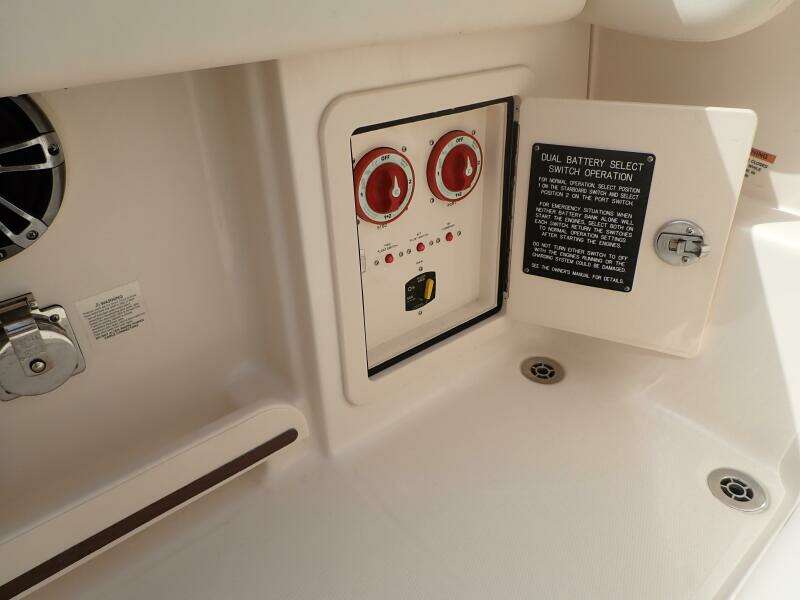 2021 Grady-White 275