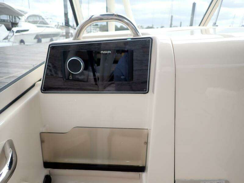 2021 Grady-White 275