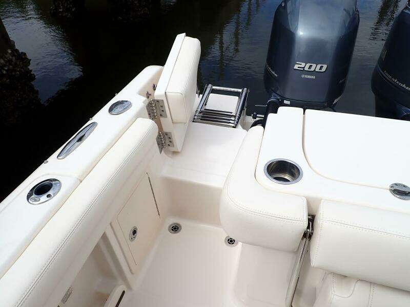 2021 Grady-White 275