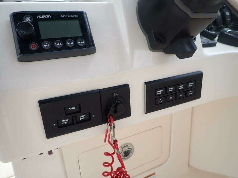 2021 Grady-White 275