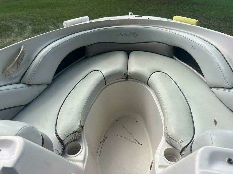 2003 Sea Ray 220 Bow Rider