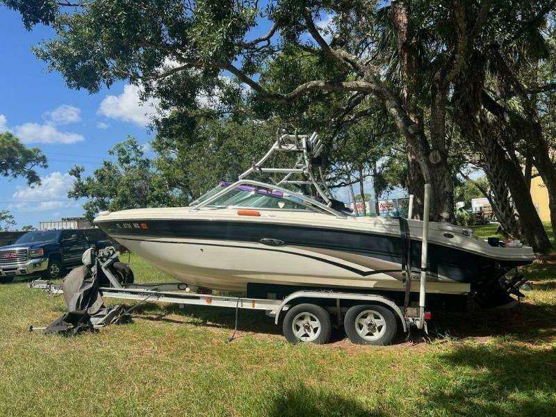 2003 Sea Ray 220 Bow Rider