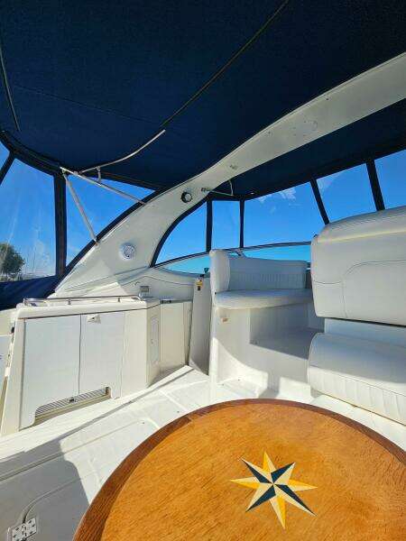 2004 Cruisers Yachts 370 Express