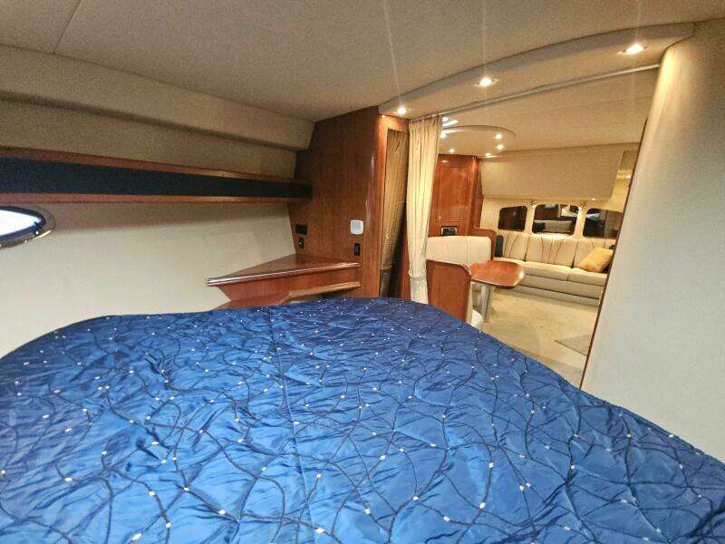 2004 Cruisers Yachts 370 Express