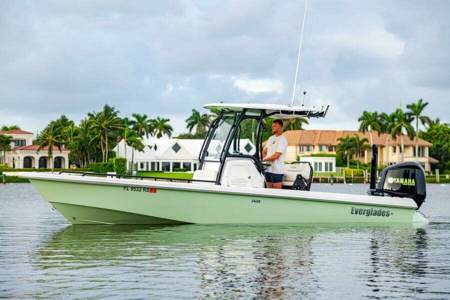 2018 Everglades 243 CC