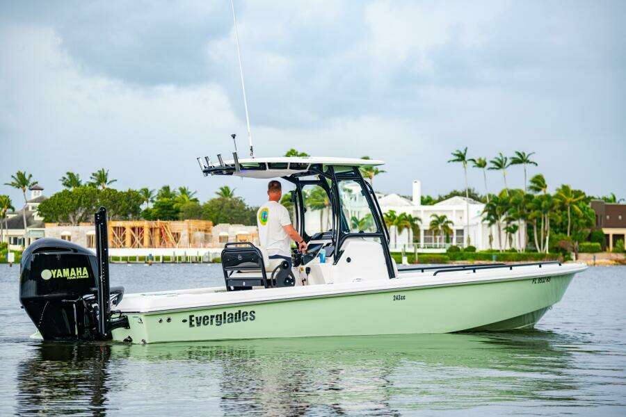 2018 Everglades 243 CC