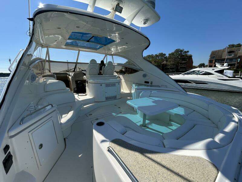 2003 Cruisers Yachts 540 Express
