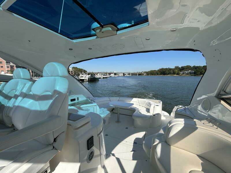 2003 Cruisers Yachts 540 Express