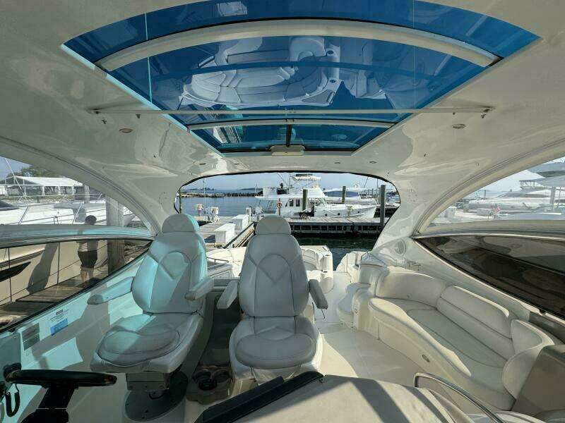 2003 Cruisers Yachts 540 Express