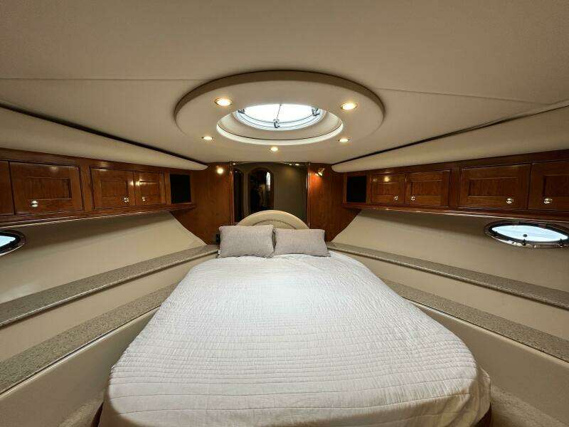 2003 Cruisers Yachts 540 Express