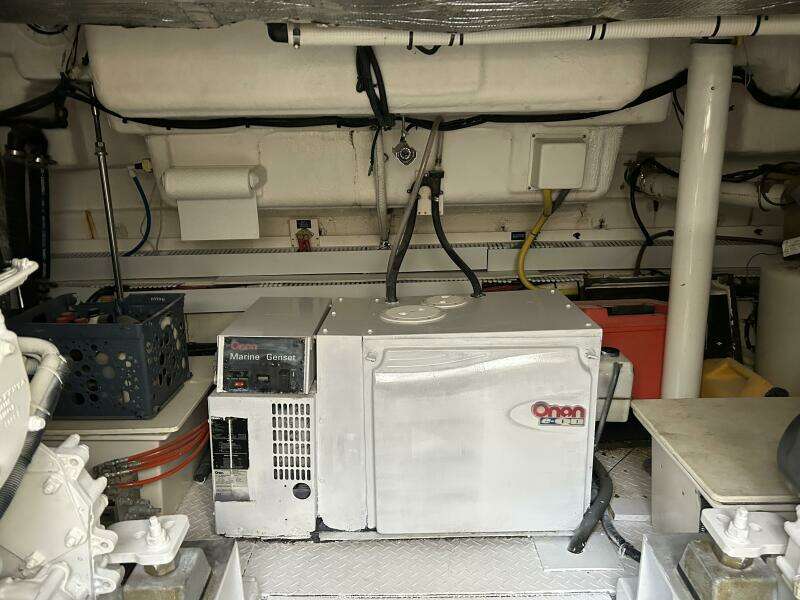 2003 Cruisers Yachts 540 Express