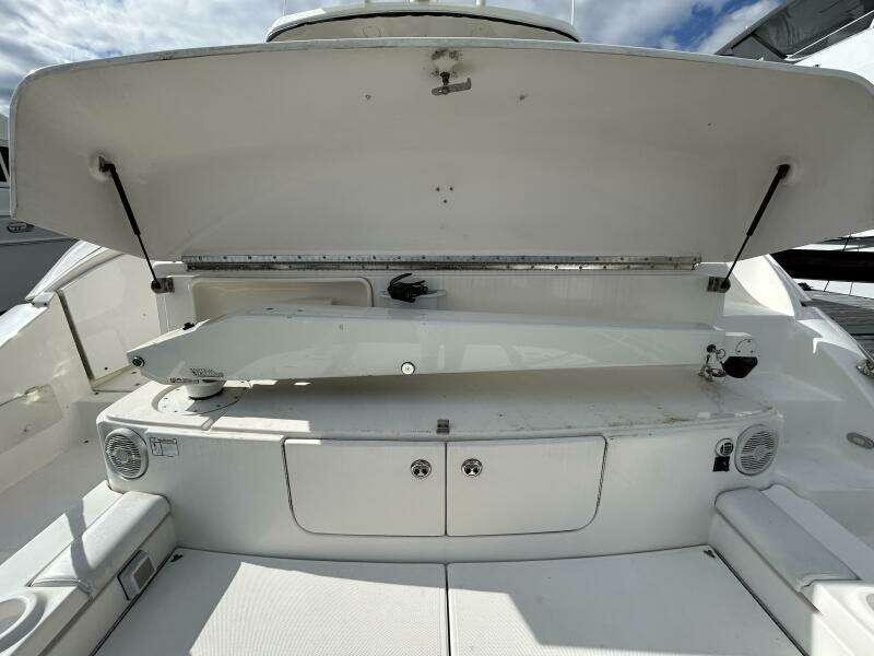 2003 Cruisers Yachts 540 Express