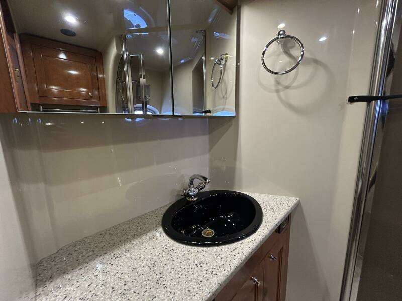 2003 Cruisers Yachts 540 Express